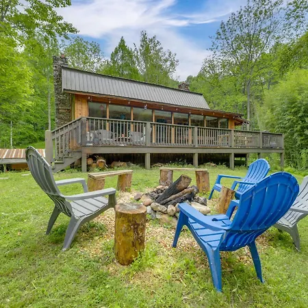 Waynesville Cabin With Grill, Fire Pit, And Hot Tub!
